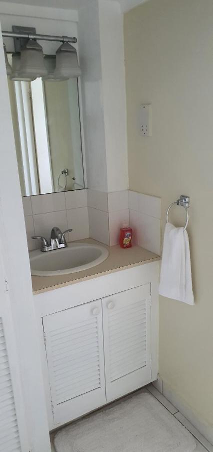 Hastings Towers 4D - Studio Apt Opp Beach بريدج تاون المظهر الخارجي الصورة