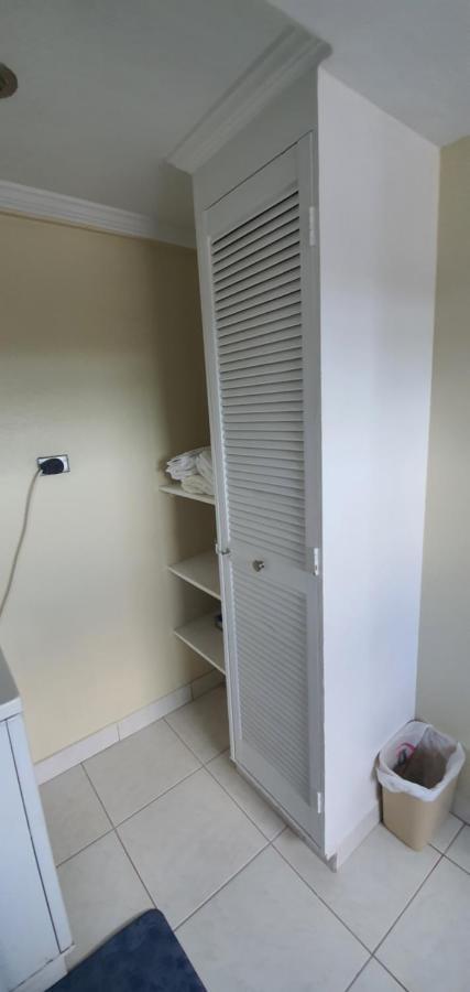 Hastings Towers 4D - Studio Apt Opp Beach بريدج تاون المظهر الخارجي الصورة